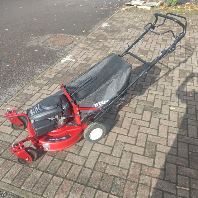 Order a The new Titan Pro 22 Zero Turn Self-Propelled Petrol 3 in 1 Rotary Lawnmower with a 22 56cm deck OHV Titan Kohler engine and large rear wheel drive.With its side-bag mulching capabilities this 22 Mower really stands out from the crowd. If you are looking for a sturdy Zero Turn Lawnmower with great manoeuvrability and great cutting speed this is the petrol mower for you.  